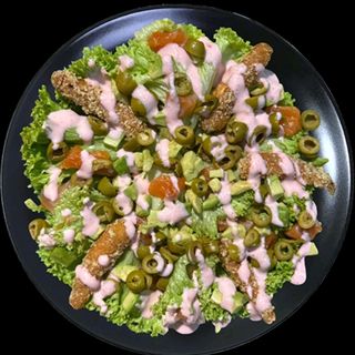 Салат з лососем та креветками 