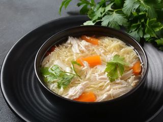 Sopa De Pollo Con Fideos