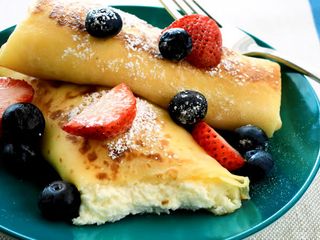 Naleśniki z twarogiem i rodzynkami