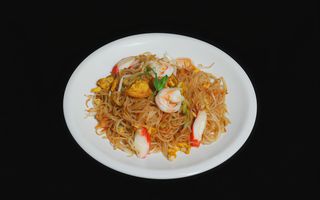 032. Spaghetti di riso con frutti di mare