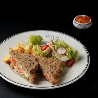 Sandwich club saumon avocat