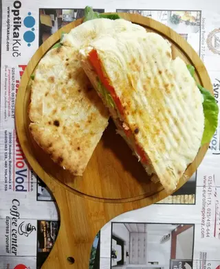 Sendvič sa pečenicom