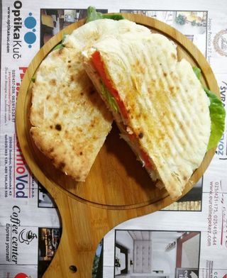 Sendvič sa pečenicom