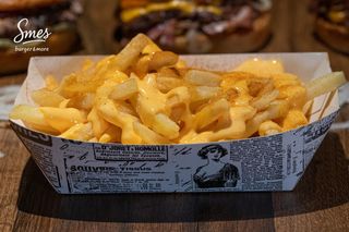 Cartofi prăjiți cu sos cheddar