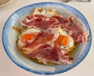 Los Huevos