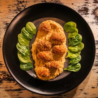 Пилешки кюфтенца от свободно гледани пилета с хумус