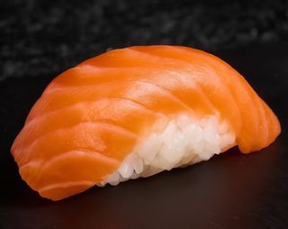 Нігірі лосось (35г)