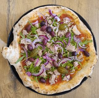 Pizza insalata Di tonno