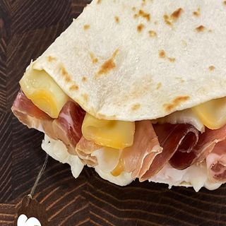 Q13 - Speck, mozzarella, scamorza e maionese