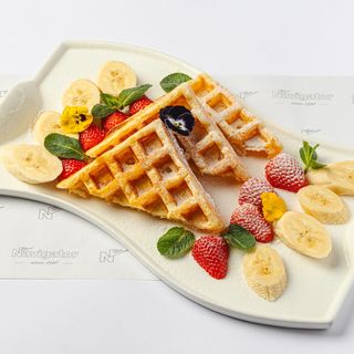Вафли с клубникой и бананом (300 гр.)