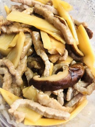 39.MANZO CON FUNGHI E BAMBU