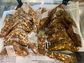 Домашно сурово барче с шам фъстък (70г)