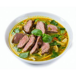 Pato Con Verduras Con Leche De Coco Y Curry Verde