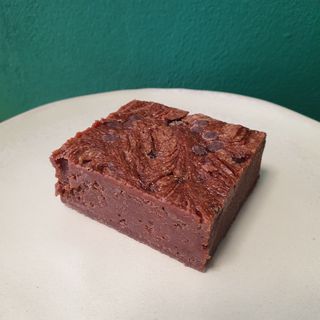 Брауни със солен карамел и банан (70г)