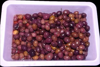 Olive Itrana scure 100 g