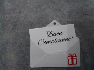 busta di materiale rigido con scritta no. 3