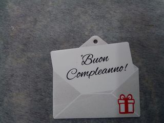 busta di materiale rigido con scritta no. 3