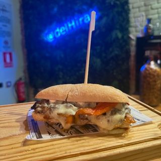 Bocadillo de Entraña Al Malbec