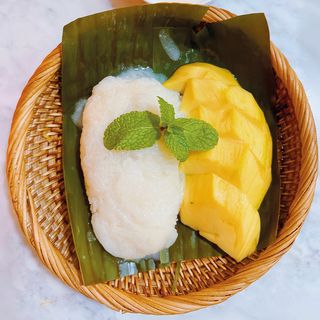 Arroz glutinoso con mango