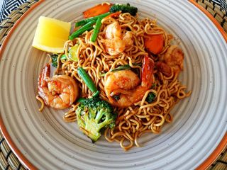 Wok noodle pad mama