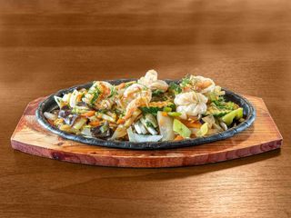 Królewskie krewetki smażone na maśle