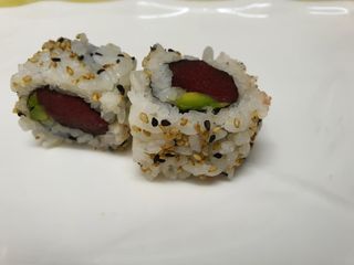 C19. California atún con aguacate