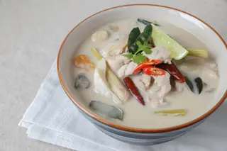 Zupa Tom Kha z kurczakiem