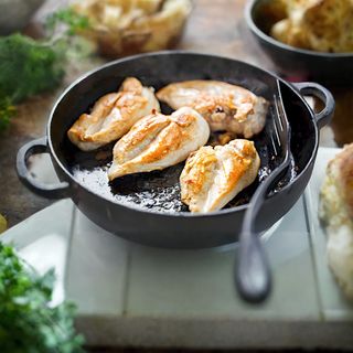 Pierś z kurczaka smażona,frytki