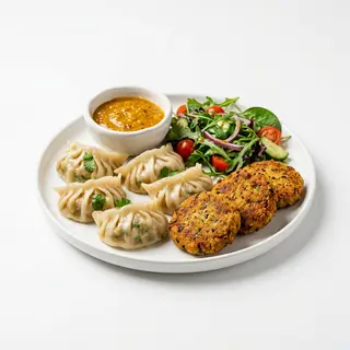 Momos z kebabem