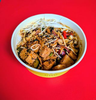 Makaron Udon z kimchi i warzywami TOFU