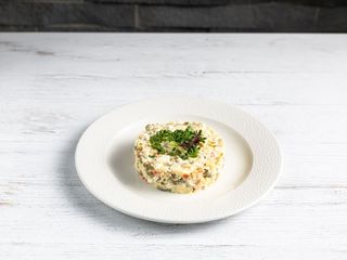 Салат олів'є з курячим філе (280g)