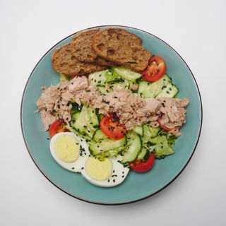 Салат з тунцем (300г)