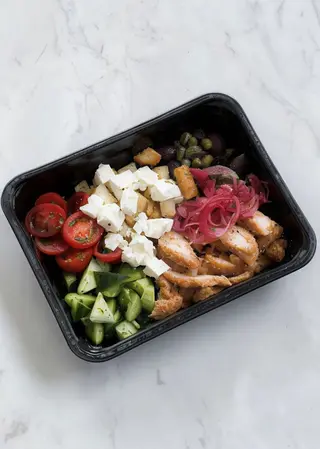 Salată Santorini cu Crispy de Pui