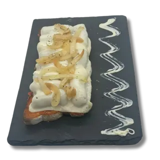 Llesca De Longaniza Con Queso Y Cebolla