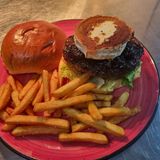 Hamburguesa De Queso De Cabra Y Cebolla Caramelizada