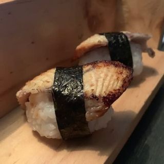 75. Sushi de anguila (2 Pzs.)