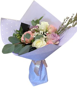 Buchet alegerea floristului small( 7 fire flori ,verdeata,ambalaj)