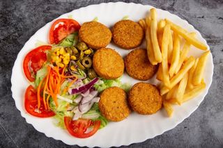 Piatto falafel e pane 