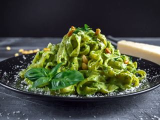 Зеленые фетучини с лососем в сливочном соусе  260 г