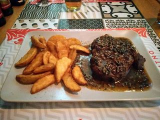 Juneći biftek sa aromatizovanim krompirom