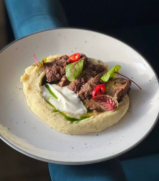 Томлена телятина з Трюфельним пюре (350г)