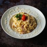 Pasta sa pršutom i pečurkama