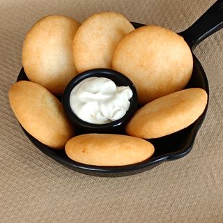 Ración De Arepitas Con Nata (6 Uds.)