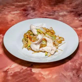 Tagliolini cinesi saltate con verdure e pollo