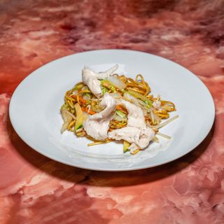 Tagliolini cinesi saltate con verdure e pollo