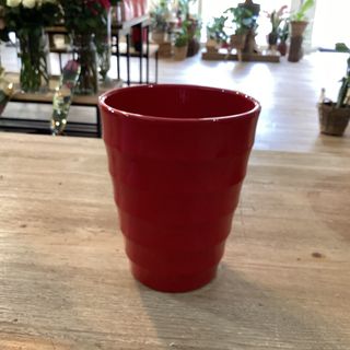 Maceta decorativa roja