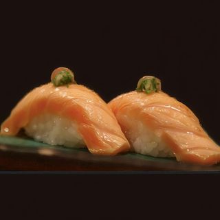 Nigiri Salmao Braseado (4 Peças)