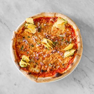 Pizza Mexicana De Pollo, Guacamole Y Nachos