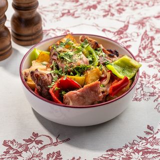 ოჯახური ღორის ხორცით