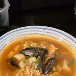 xin Ramne piccante ai frutti di mare